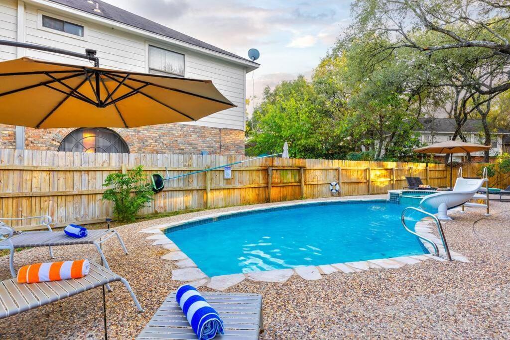 Rare Find! Heatd Pool Gameroom Summer Special!